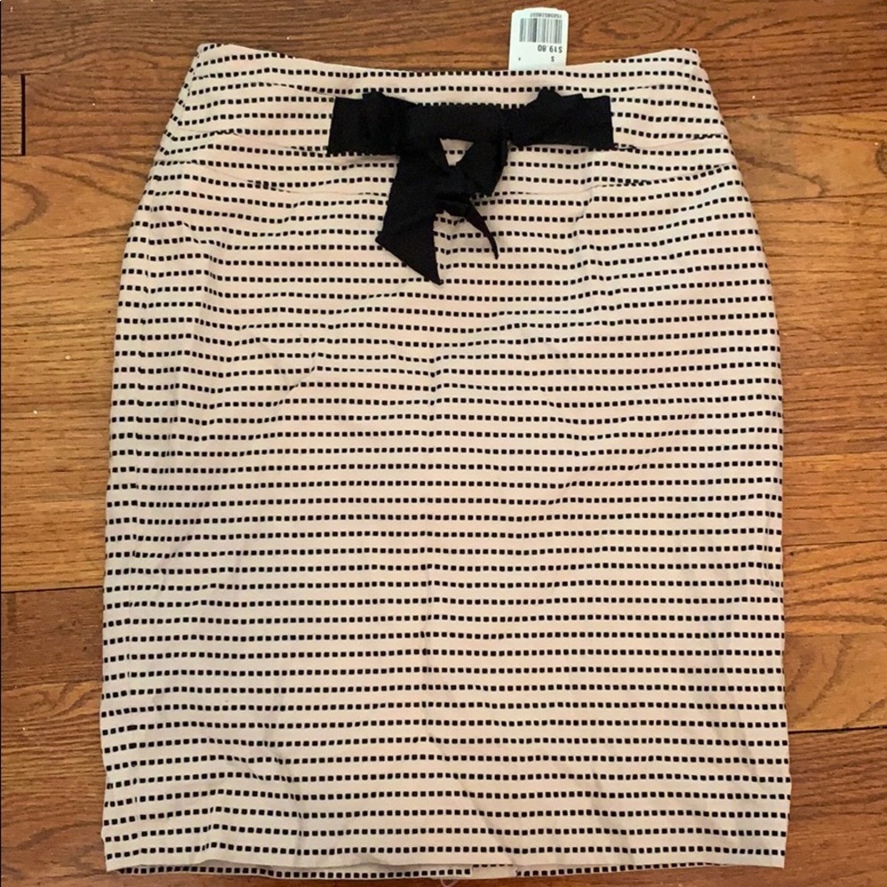 NWT Forever 21 Pencil Skirt with Black Bow